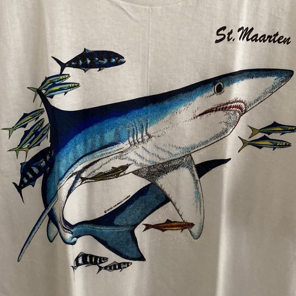 Vintage 90’s Fruit of the loom St. Maartens shark graphic tee - Picture 2 of 4